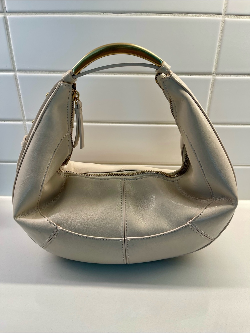 OVAL BAG WITH METAL STRAP